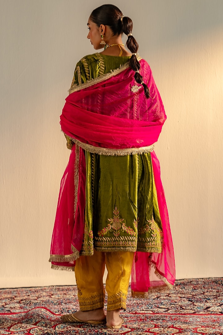 Mehendi Green Shaneel Kurta Set by Dareaab by Sonia k Mahajan at Pernia's Pop Up Shop