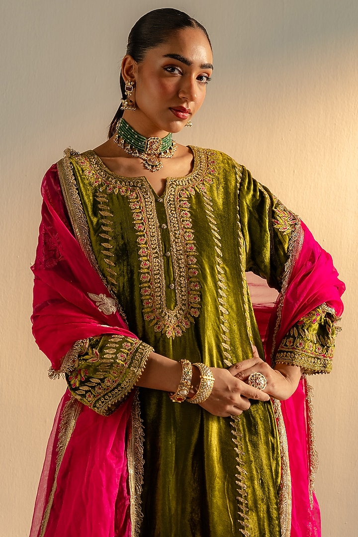 Mehendi Green Shaneel Kurta Set by Dareaab by Sonia k Mahajan at Pernia's Pop Up Shop