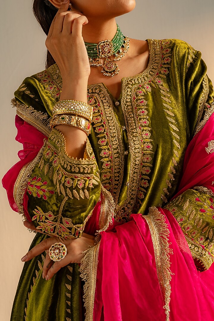 Mehendi Green Shaneel Kurta Set by Dareaab by Sonia k Mahajan at Pernia's Pop Up Shop