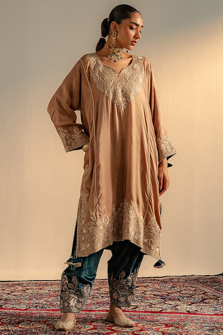 Beige Upada Silk Kashmiri Tilla Embroidered Kurta Set by Dareaab by Sonia k Mahajan at Pernia's Pop Up Shop