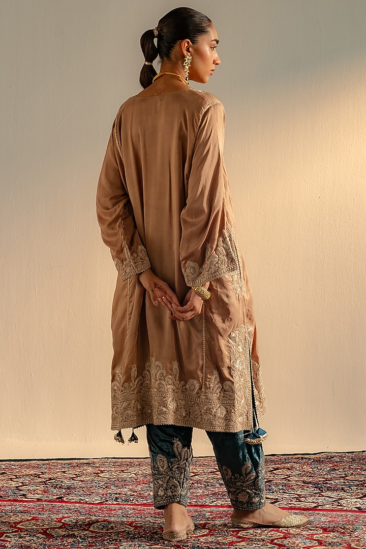 Beige Upada Silk Kashmiri Tilla Embroidered Kurta Set by Dareaab by Sonia k Mahajan at Pernia's Pop Up Shop