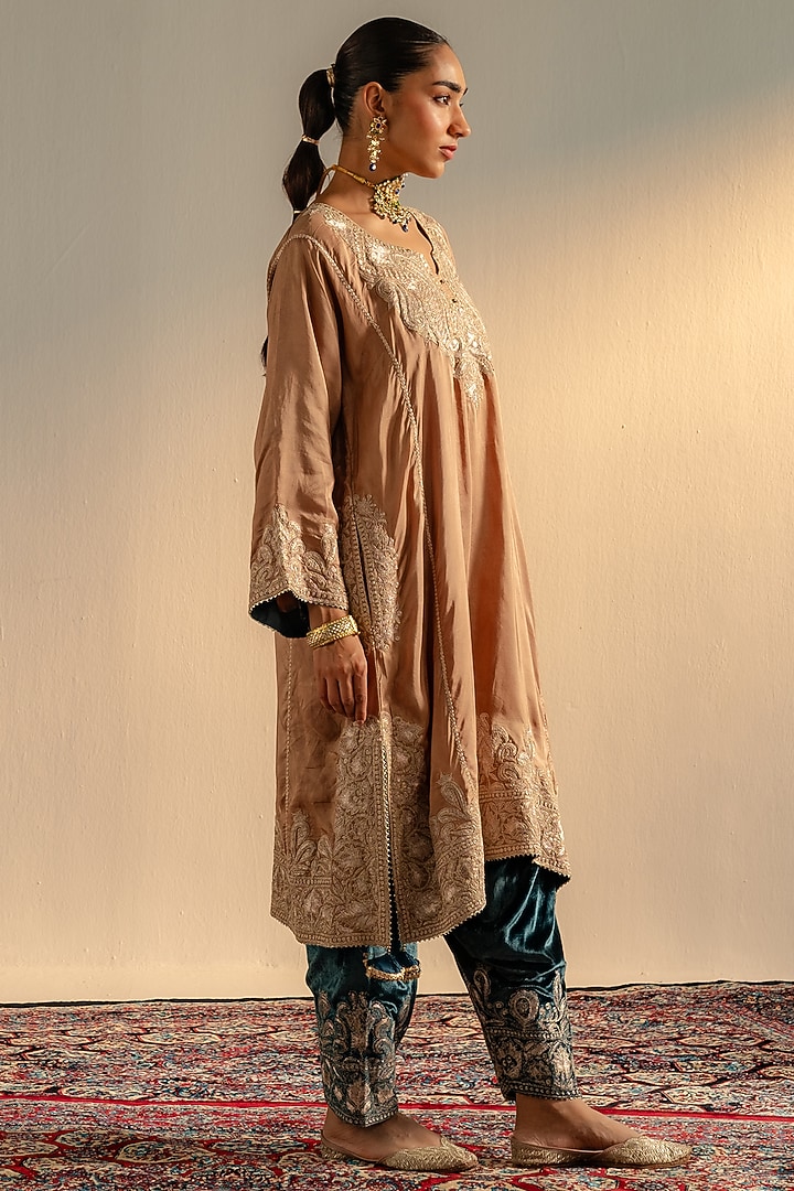 Beige Upada Silk Kashmiri Tilla Embroidered Kurta Set by Dareaab by Sonia k Mahajan at Pernia's Pop Up Shop