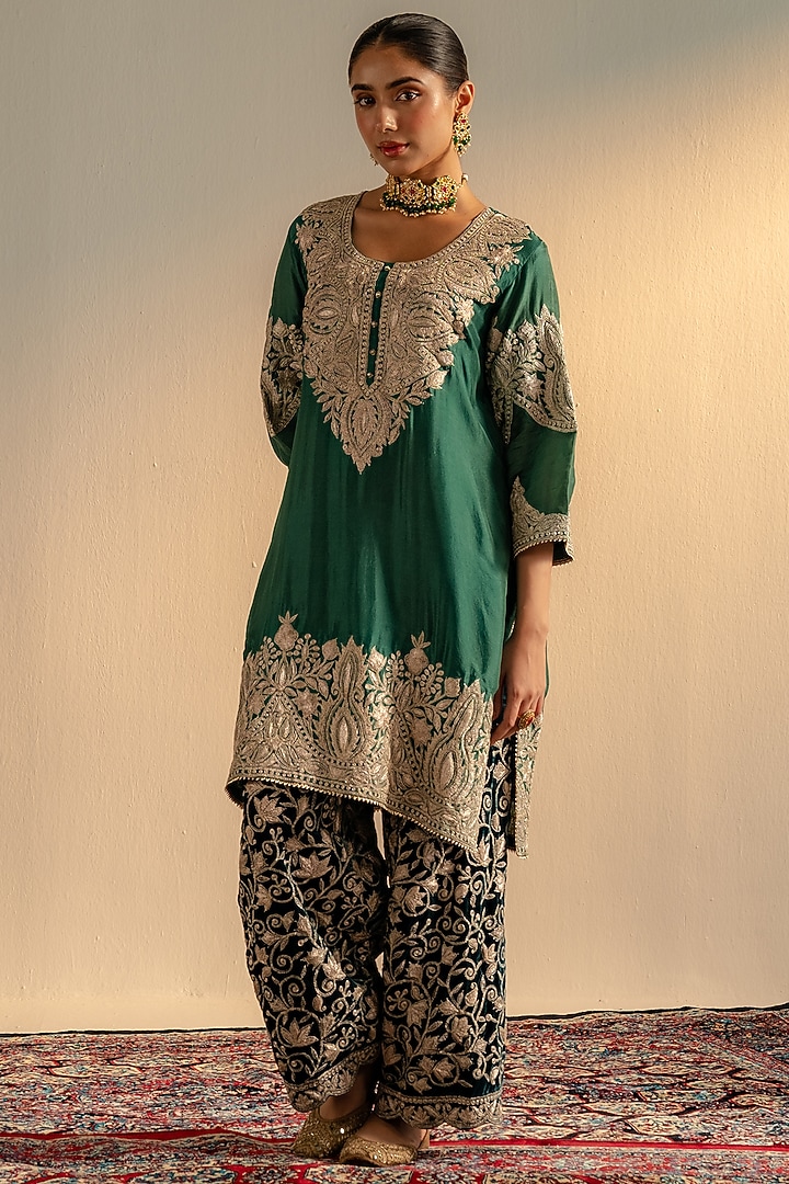 Green Upada Silk Kashmiri Tilla Embroidered Kurta Set by Dareaab by Sonia k Mahajan at Pernia's Pop Up Shop