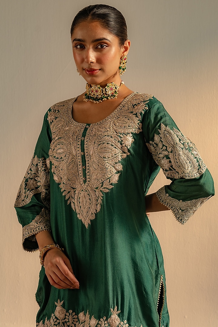 Green Upada Silk Kashmiri Tilla Embroidered Kurta Set by Dareaab by Sonia k Mahajan at Pernia's Pop Up Shop