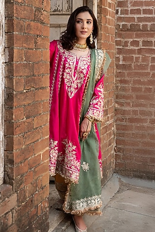 Pink Silk & Organza Kashmiri Aari Work Kurta Set by Dareaab by Sonia k Mahajan