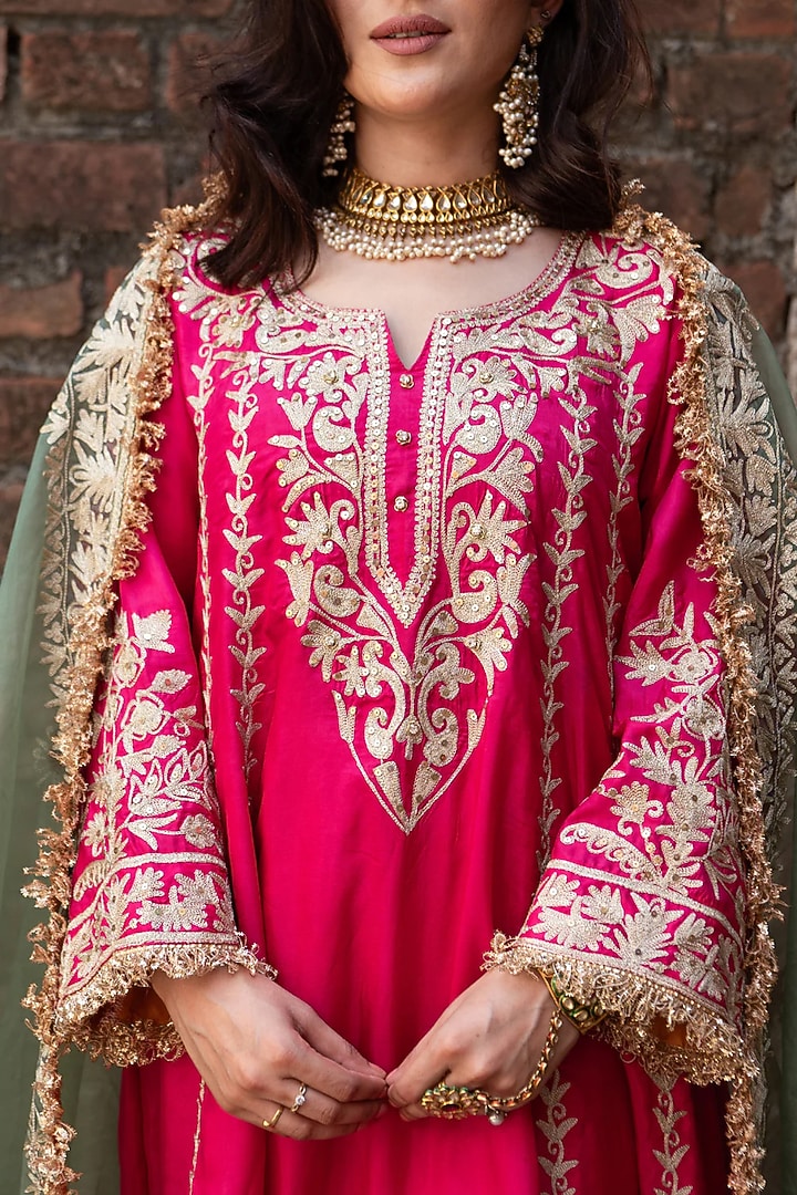 Pink Silk & Organza Kashmiri Aari Work Kurta Set by Dareaab by Sonia k Mahajan at Pernia's Pop Up Shop