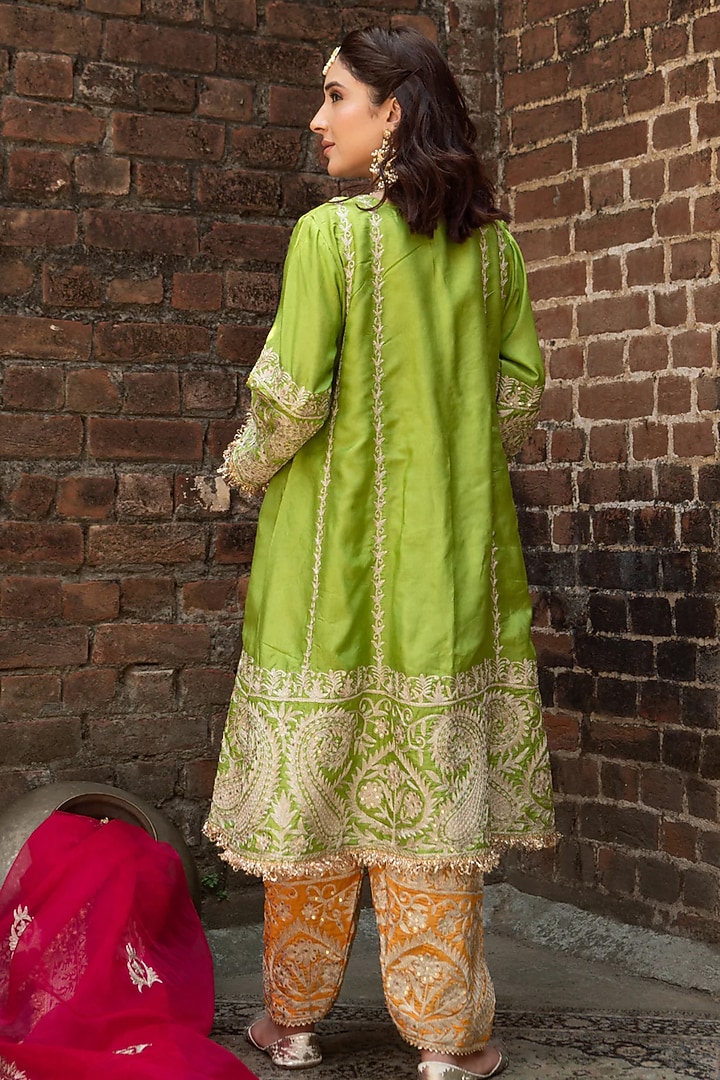 Green Silk & Organza Kashmiri Aari Work Kurta Set by Dareaab by Sonia k Mahajan at Pernia's Pop Up Shop