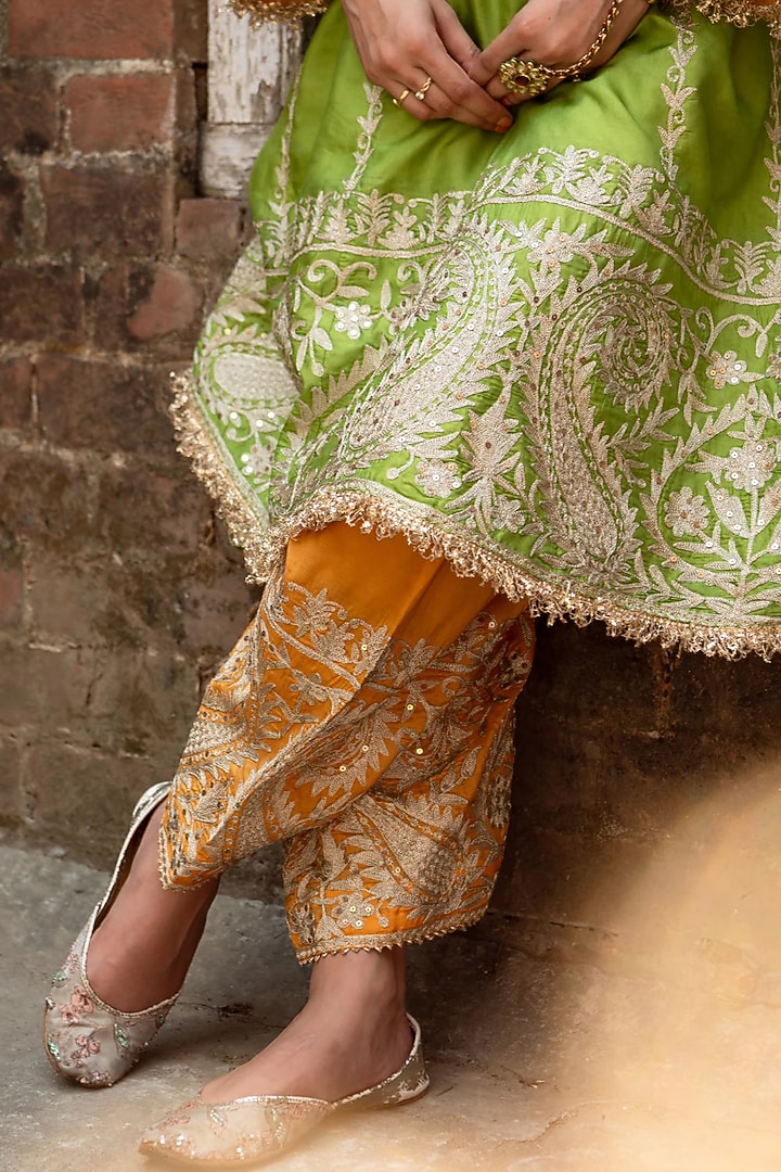 Green Silk & Organza Kashmiri Aari Work Kurta Set by Dareaab by Sonia k Mahajan at Pernia's Pop Up Shop