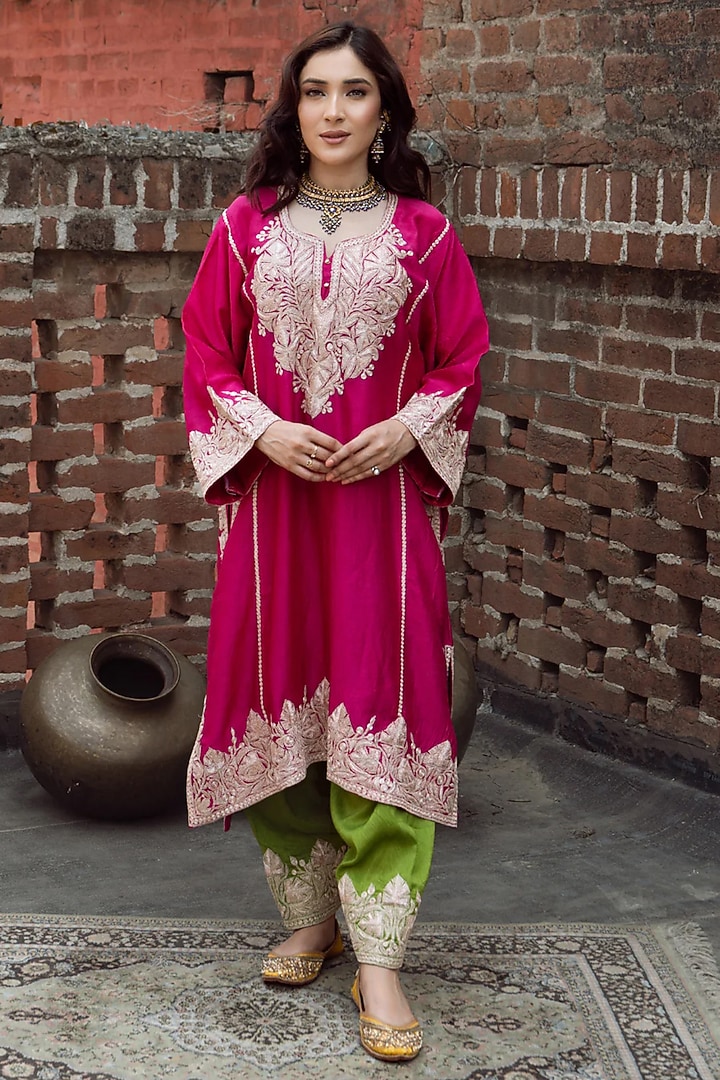 Pink Silk Kashmiri Embroidered Kurta Set by Dareaab by Sonia k Mahajan at Pernia's Pop Up Shop