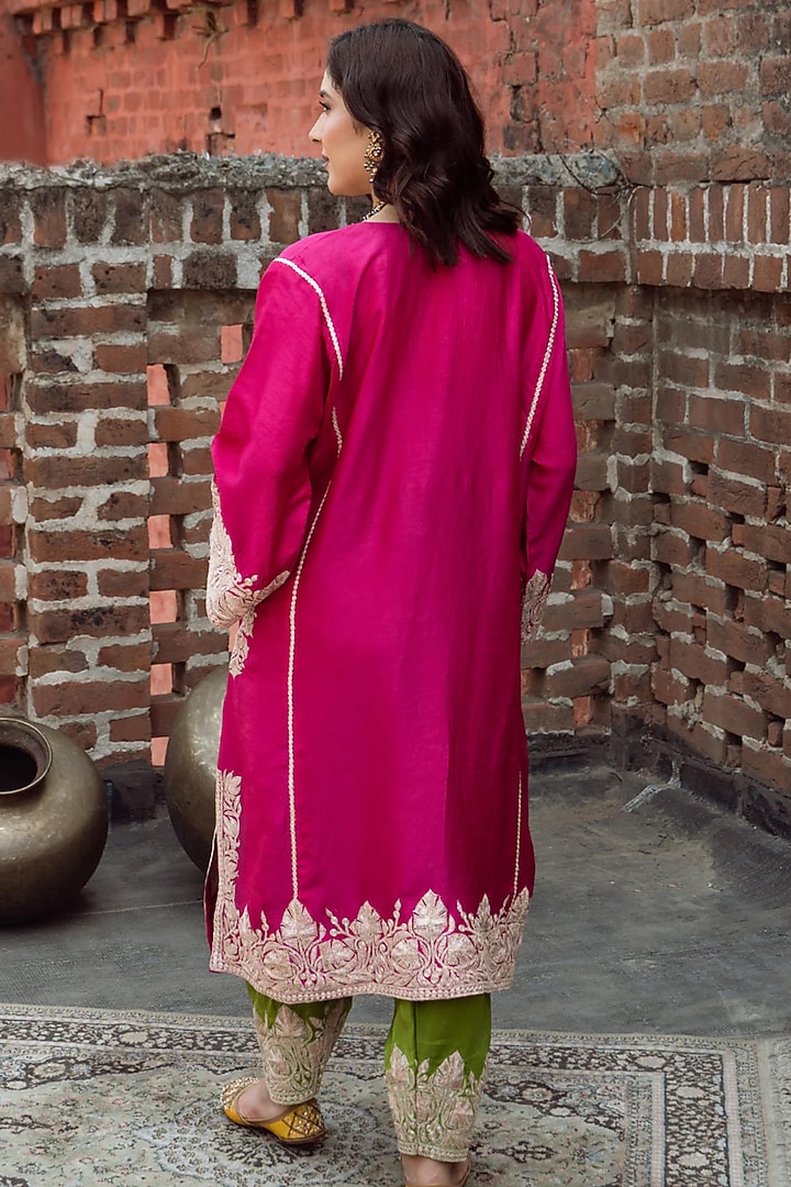 Pink Silk Kashmiri Embroidered Kurta Set by Dareaab by Sonia k Mahajan at Pernia's Pop Up Shop