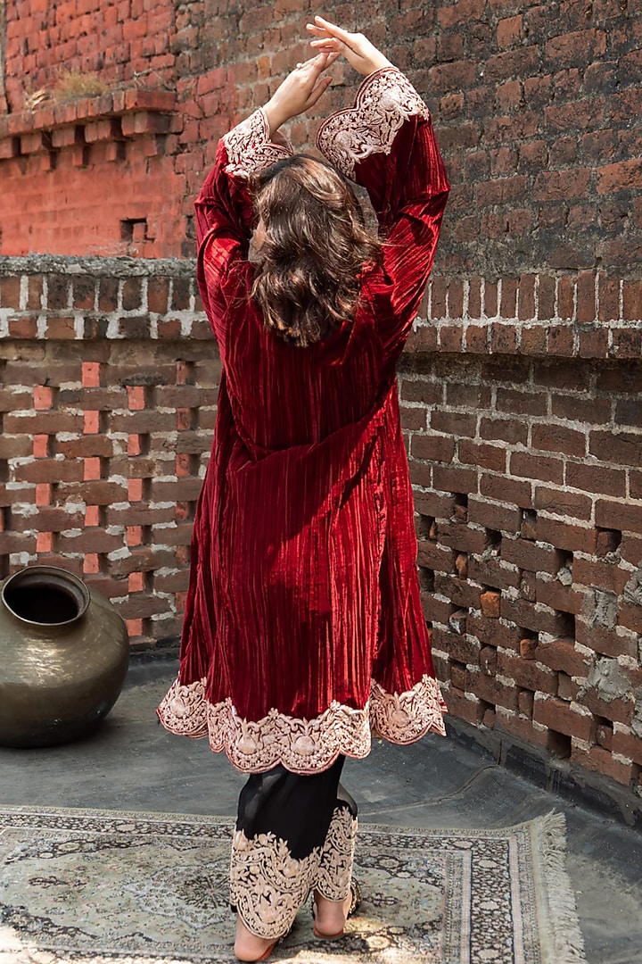 Burgundy Silk Kashmiri Embroidered Kurta Set by Dareaab by Sonia k Mahajan at Pernia's Pop Up Shop