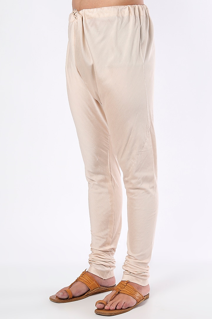 Pearl White Embellished Kurta Set by Darshika at Pernia's Pop Up Shop