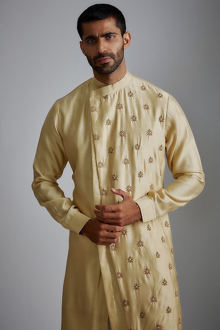 Beige Silk Thread Embroidered Kurta Set by Darshika at Pernia's Pop Up Shop