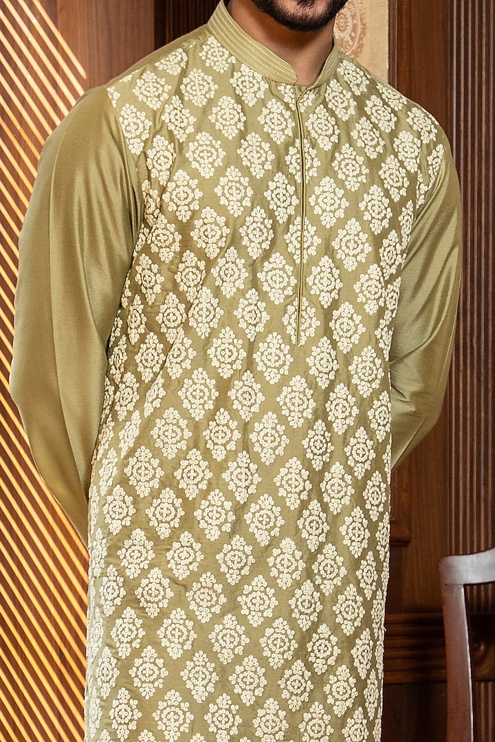 Green Cotton Silk Floral Embroidered Kurta Set by Darshika at Pernia's Pop Up Shop