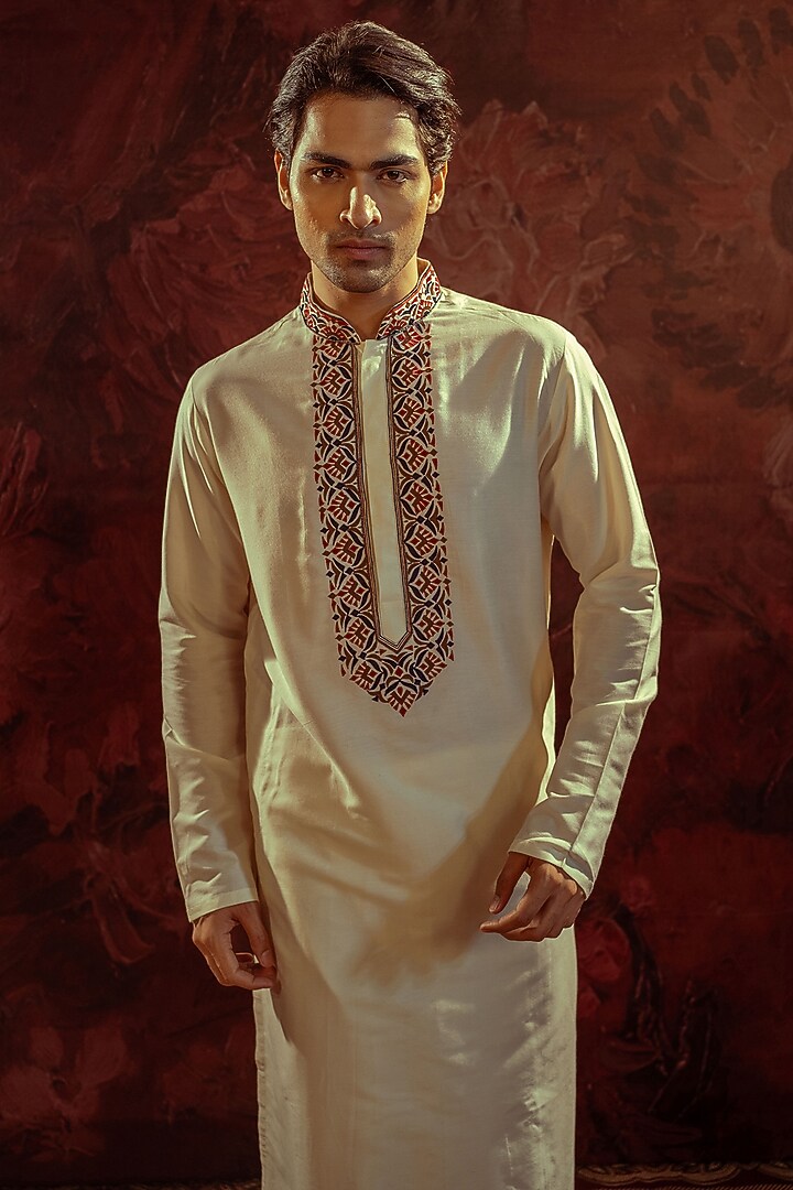 Off-White Cotton Silk Applique Embroidered Kurta Set by Darshika at Pernia's Pop Up Shop