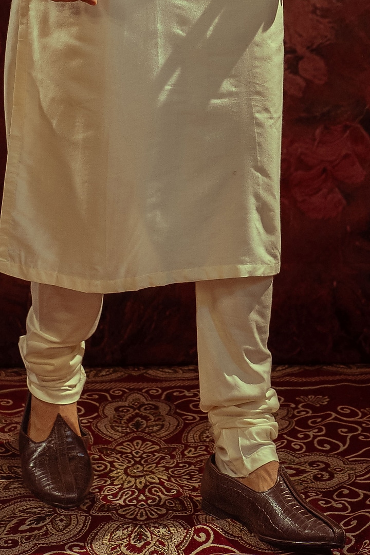 Off-White Cotton Silk Applique Embroidered Kurta Set by Darshika at Pernia's Pop Up Shop