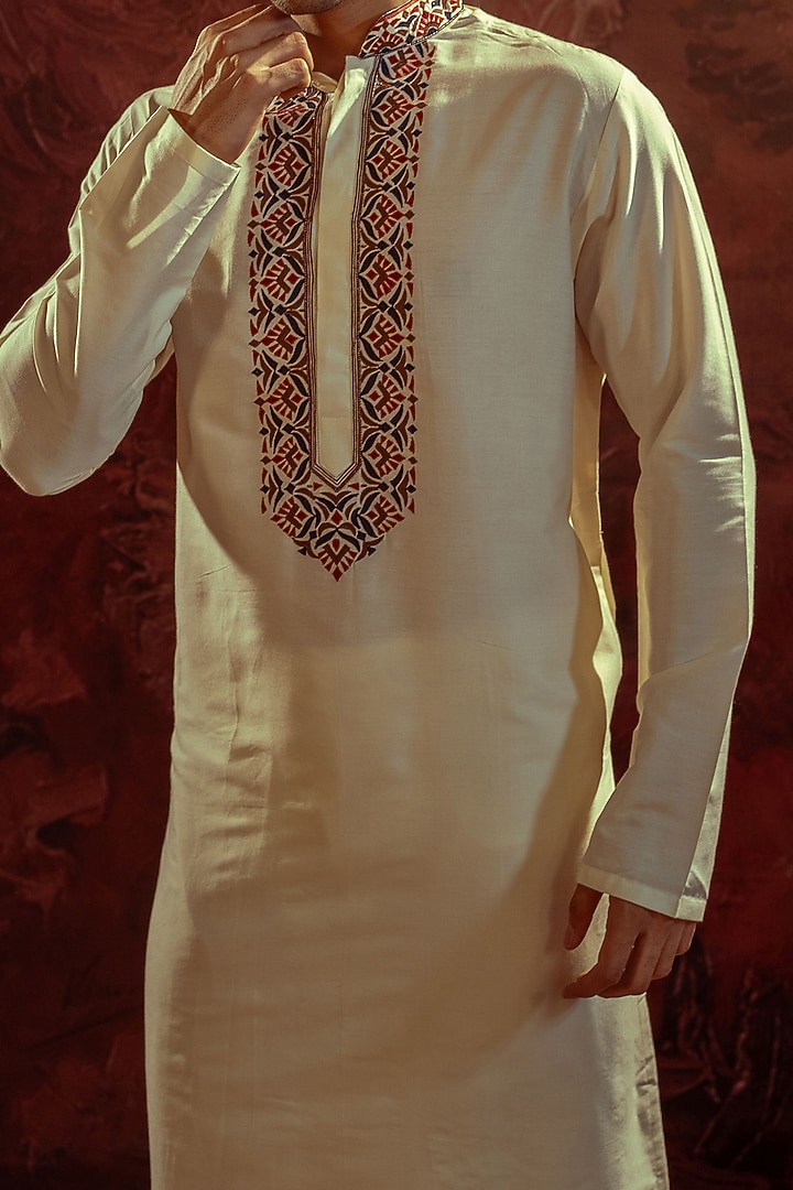 Off-White Cotton Silk Applique Embroidered Kurta Set by Darshika at Pernia's Pop Up Shop