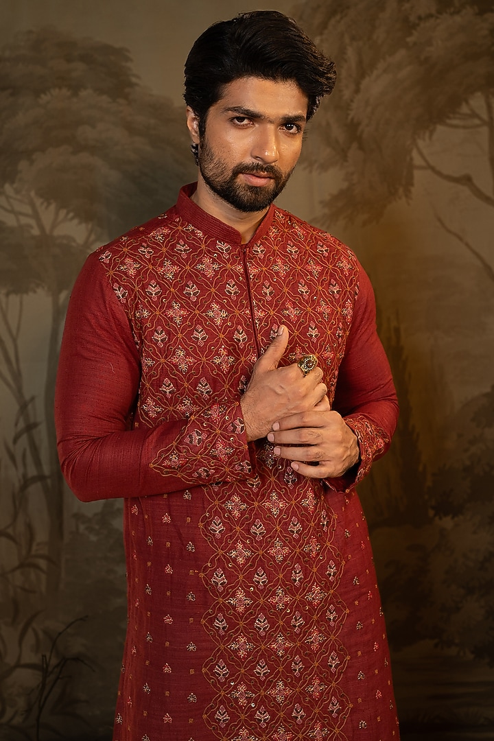 Maroon Silk Hand Embroidered Kurta Set by Darshika at Pernia's Pop Up Shop