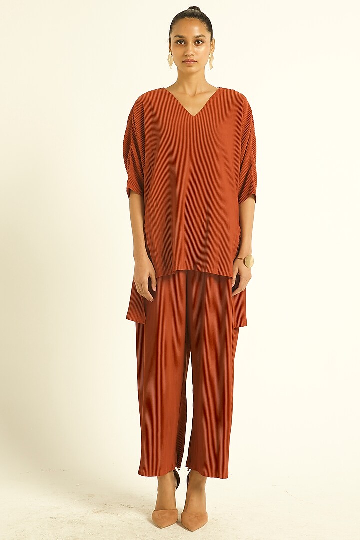 Rust Polyester Pleated High-Low Top by Dash and Dot