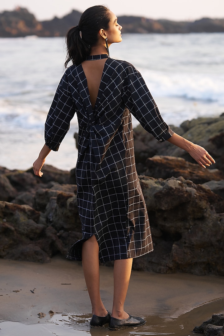 black cotton summer dress midi Black Midi Dress with V-Neck Detail, Summer Cotton Dress, Minimalist Striped Collar, Sporty Everyday