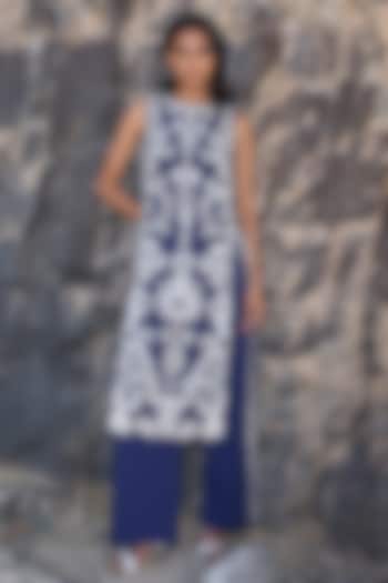 Navy Blue Recycled Polyester Floral Embroidered Straight Kurta Set by Dash and Dot at Pernia's Pop Up Shop