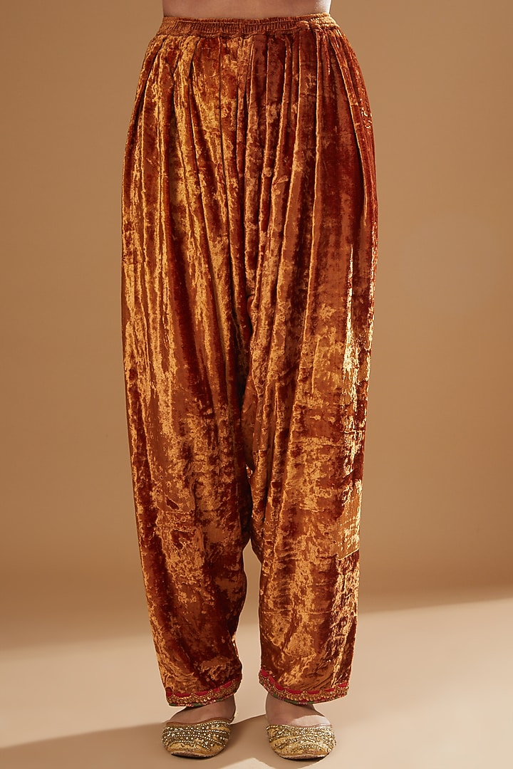 Rust Velvet Embroidered Kurta Set by Debyani at Pernia's Pop Up Shop