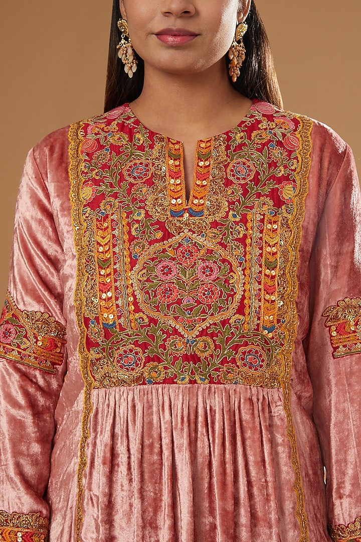 Pink Velvet Embroidered Kurta Set by Debyani at Pernia's Pop Up Shop