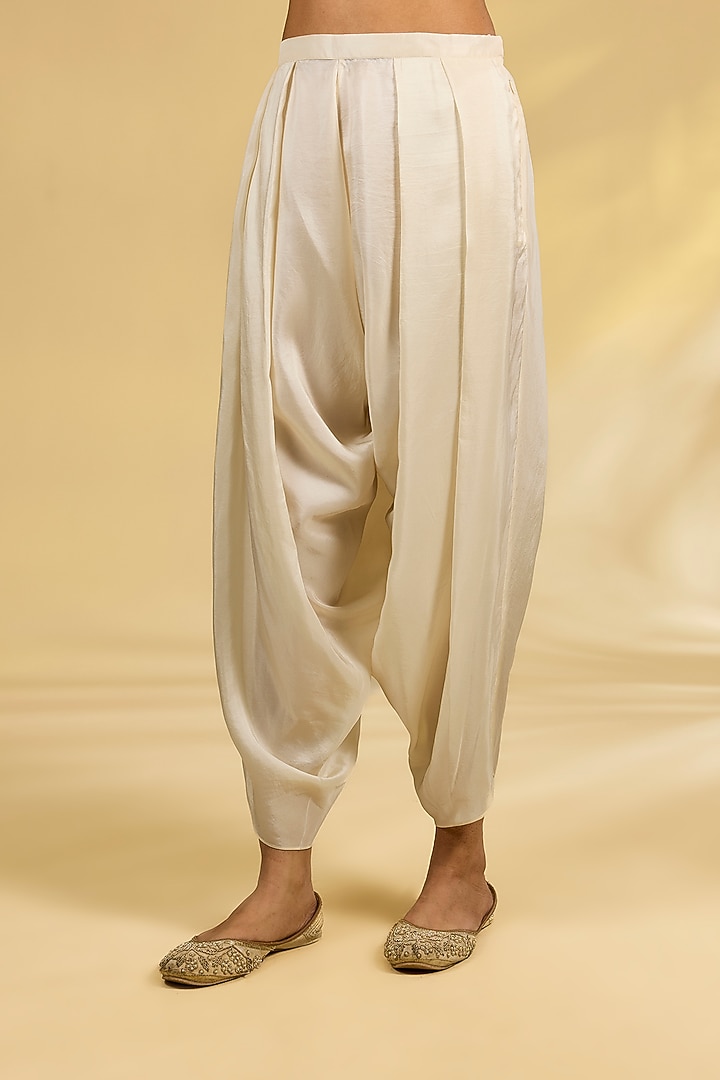 Blush Pink Silk Organza Hand & Machine Embroidered Kurta Set by Debyani at Pernia's Pop Up Shop