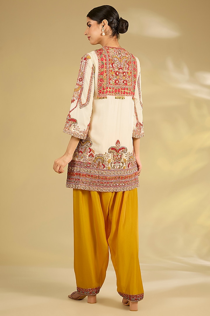 Ivory Silk Hand & Machine Embroidered Kurta Set by Debyani at Pernia's Pop Up Shop