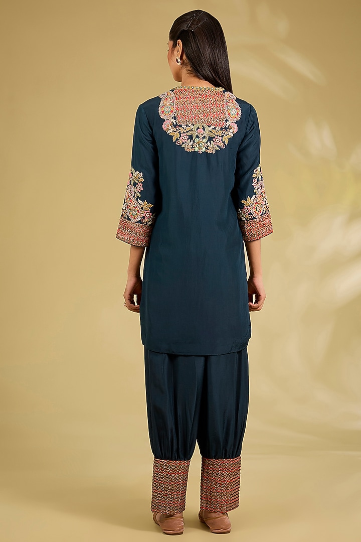 Blue Silk Embroidered Kurta Set by Debyani at Pernia's Pop Up Shop