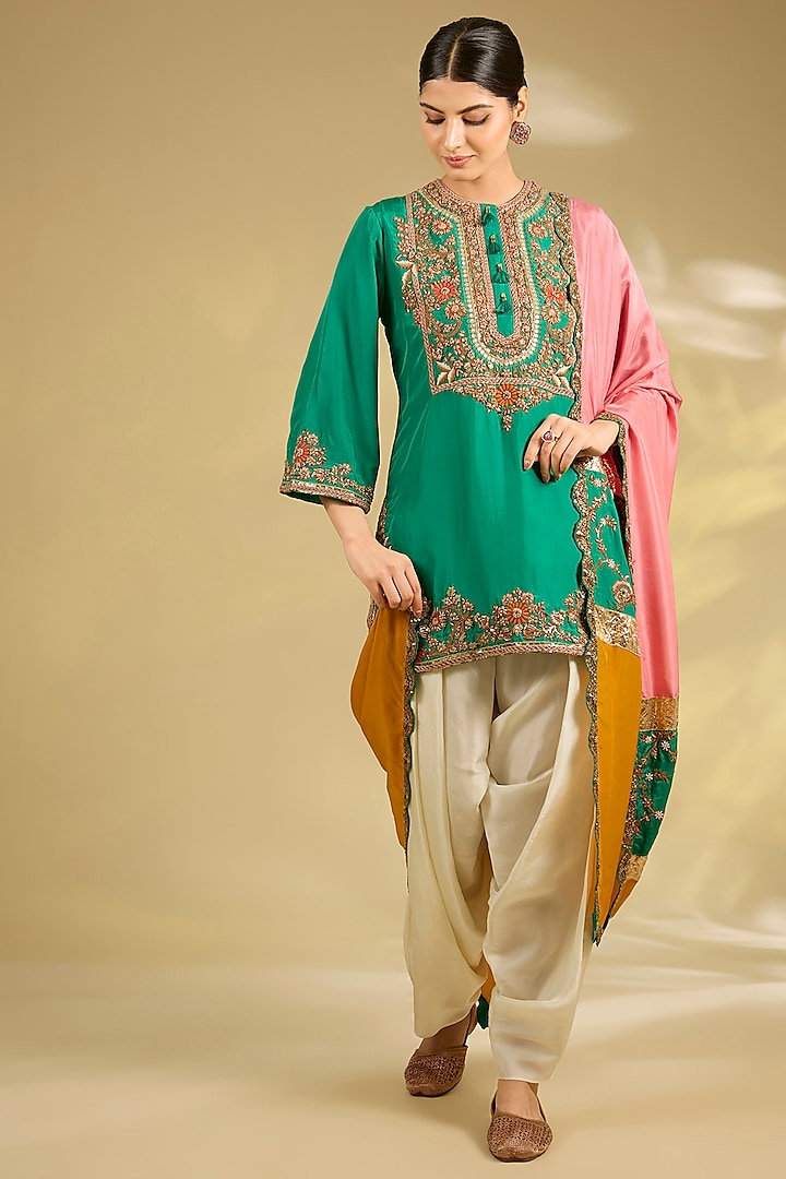 Green Silk Hand & Machine Embroidered Kurta Set by Debyani at Pernia's Pop Up Shop