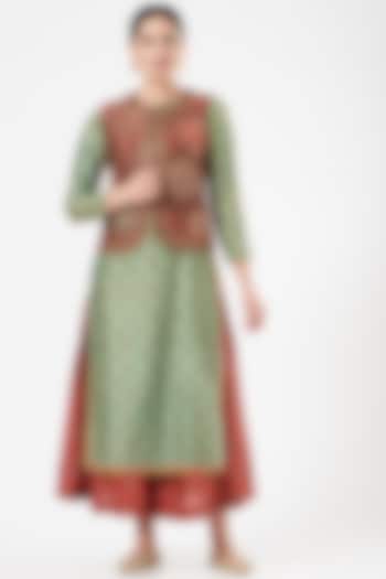 Firozi Chanderi Kurta Set With Jacket by Debyani at Pernia's Pop Up Shop