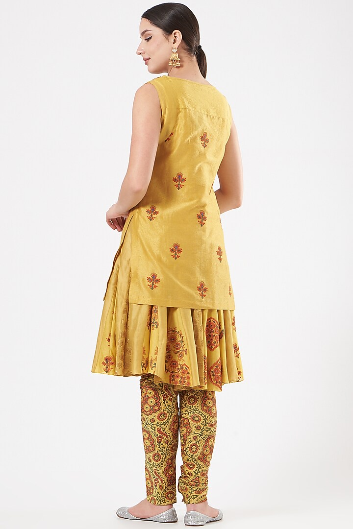 Yellow Silk Chanderi Kurta Set by Debyani at Pernia's Pop Up Shop