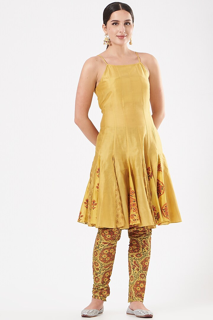 Yellow Silk Chanderi Kurta Set by Debyani at Pernia's Pop Up Shop