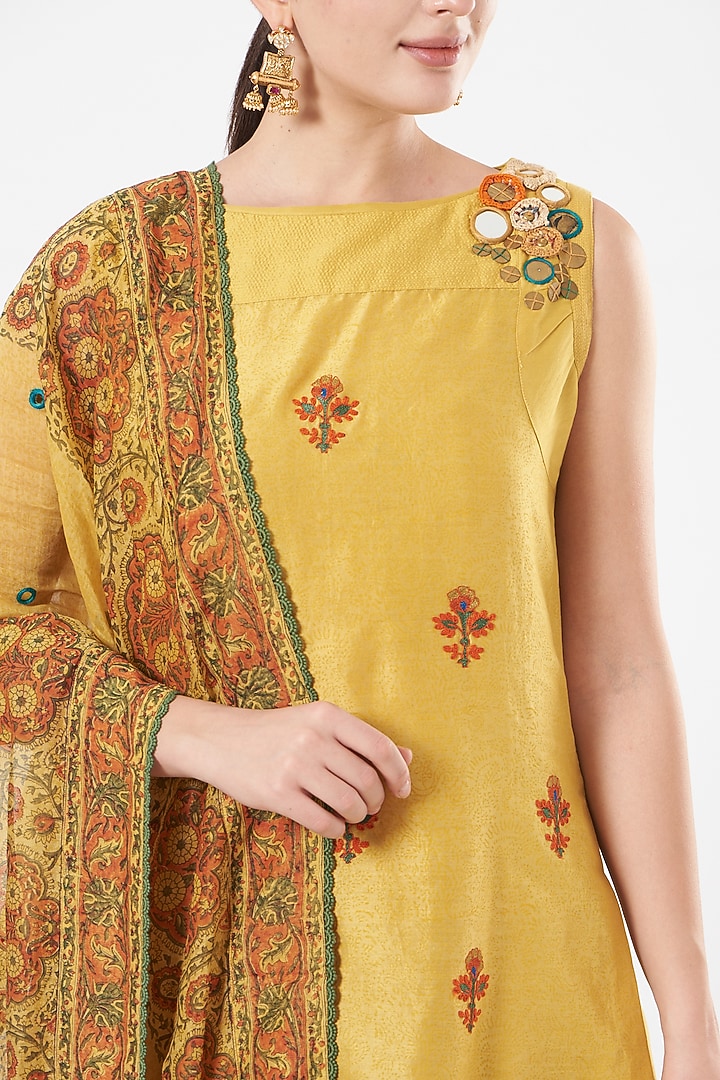 Yellow Silk Chanderi Kurta Set by Debyani at Pernia's Pop Up Shop