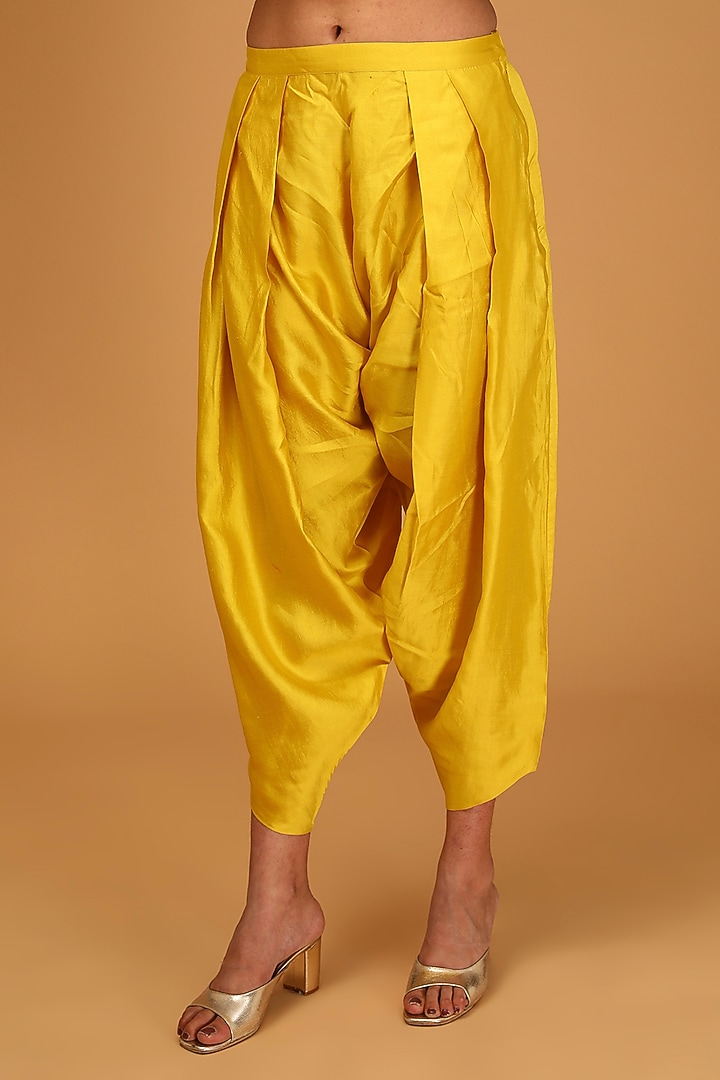 Pista Green Silk Embroidered Kurta Set by Debyani at Pernia's Pop Up Shop