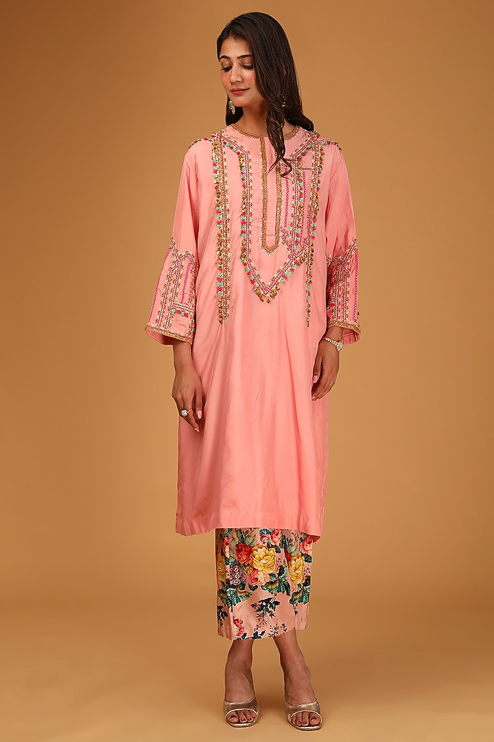 Blush Pink Silk Embroidered Kurta Set by Debyani at Pernia's Pop Up Shop