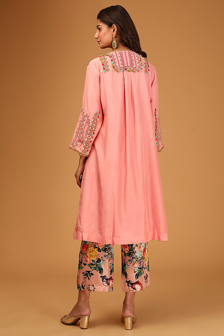 Blush Pink Silk Embroidered Kurta Set by Debyani at Pernia's Pop Up Shop