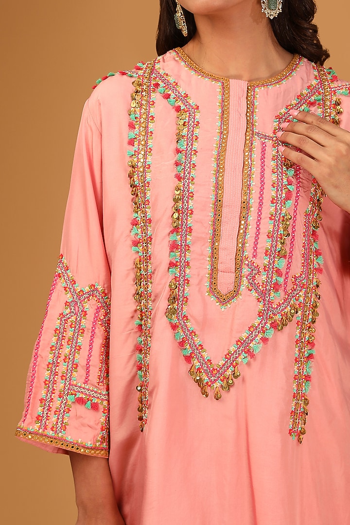 Blush Pink Silk Embroidered Kurta Set by Debyani at Pernia's Pop Up Shop