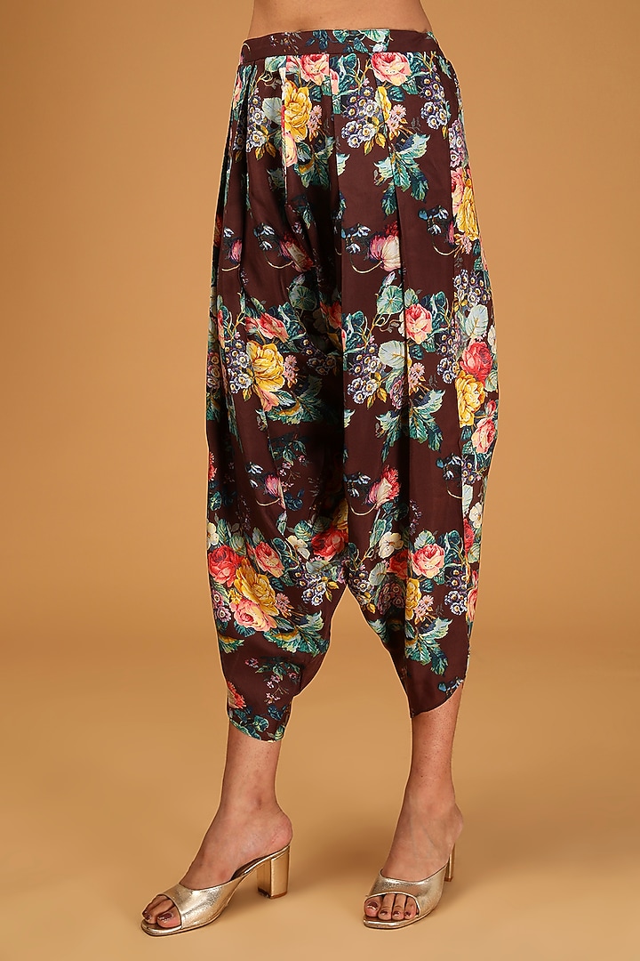 Black Silk Printed & Embroidered Scalloped Kurta Set by Debyani at Pernia's Pop Up Shop
