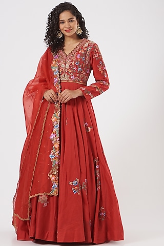 Red Chanderi Embellished Kurta Set by Debyani