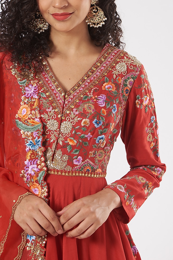 Red Chanderi Embellished Kurta Set by Debyani at Pernia's Pop Up Shop