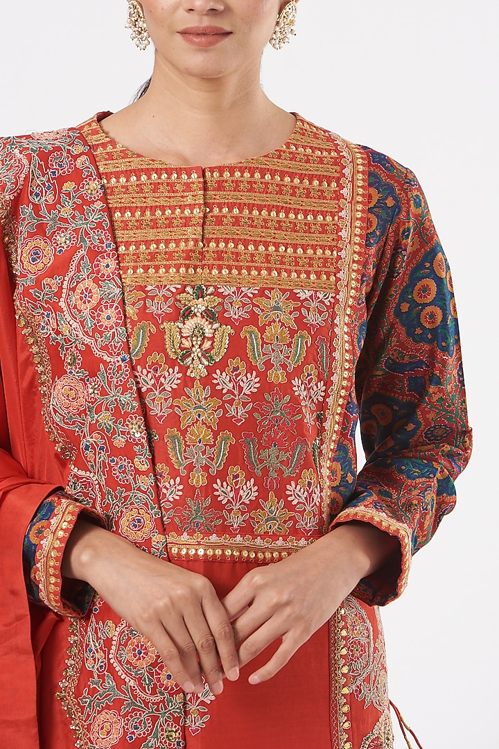 Red Chanderi Printed Kurta Set by Debyani at Pernia's Pop Up Shop