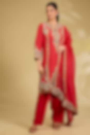 Red Silk Embroidered Kurta Set by Debyani at Pernia's Pop Up Shop