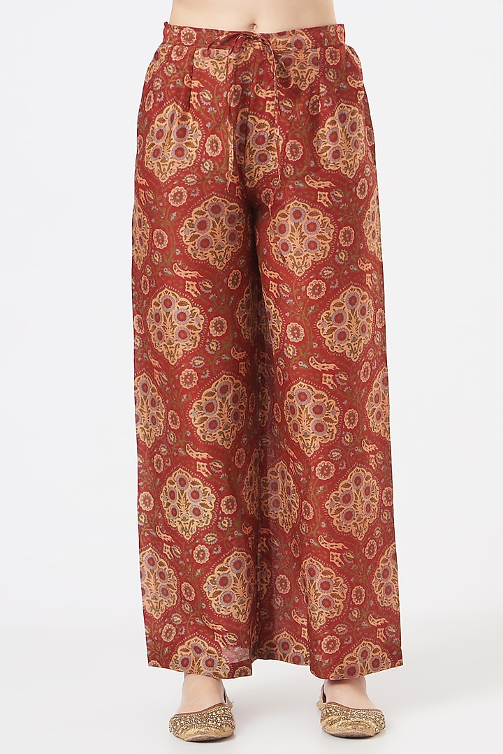 Fiery Red Ombre Kurta Set by Debyani at Pernia's Pop Up Shop