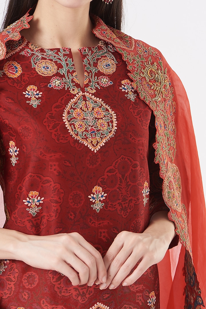 Fiery Red Ombre Kurta Set by Debyani at Pernia's Pop Up Shop