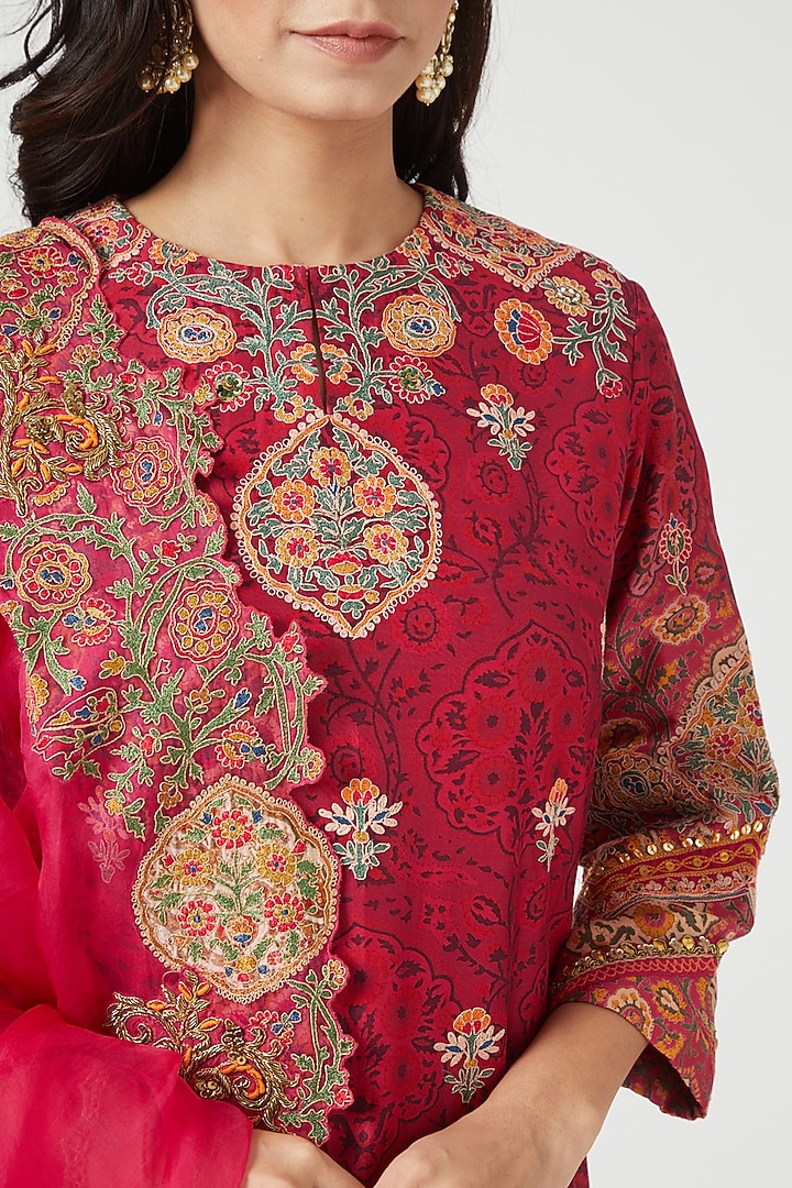 Magenta Chanderi Ombre Kurta Set by Debyani at Pernia's Pop Up Shop