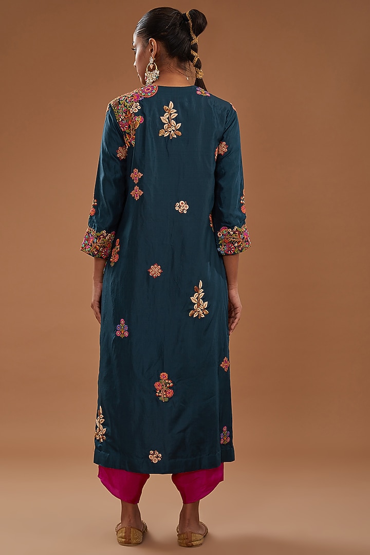 Blue Chanderi Thread Embroidered Kurta Set by Debyani at Pernia's Pop Up Shop