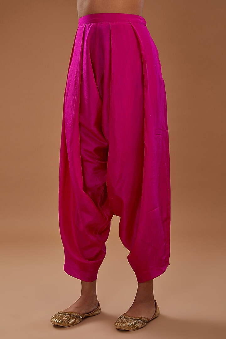Blue Chanderi Thread Embroidered Kurta Set by Debyani at Pernia's Pop Up Shop