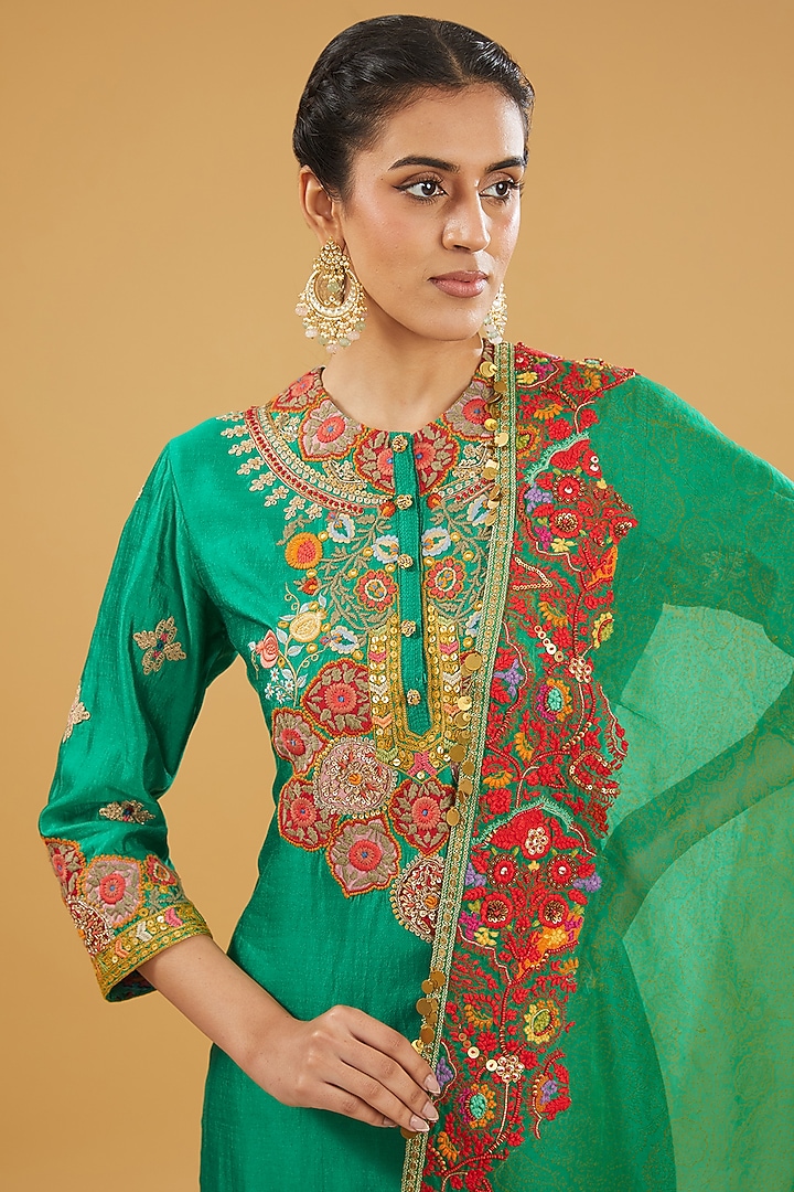 Green Silk Embroidered Kurta Set by Debyani at Pernia's Pop Up Shop
